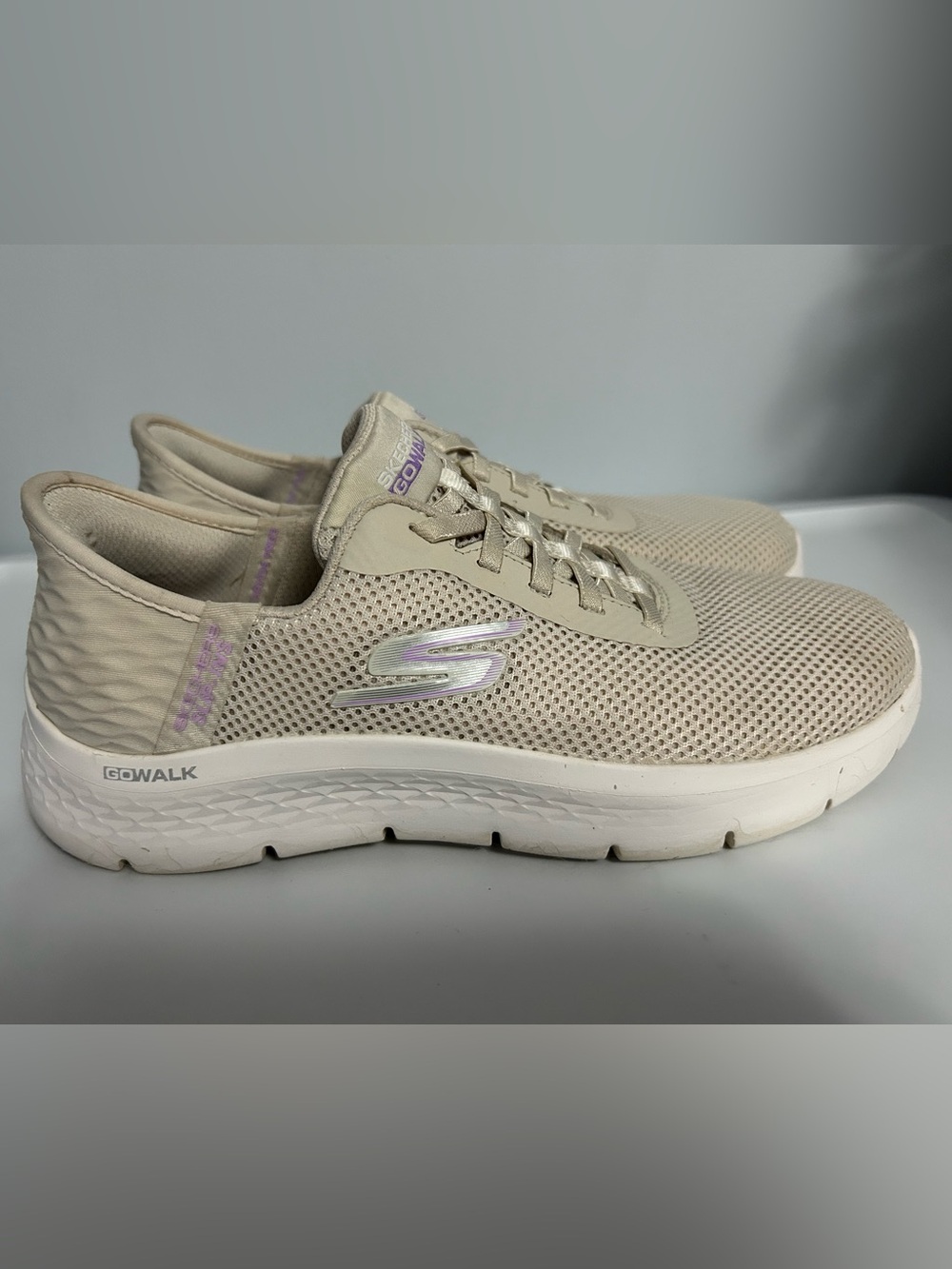 Skechers Beige Mesh Slip-Ins Athletic Sneakers with Lilac Accent